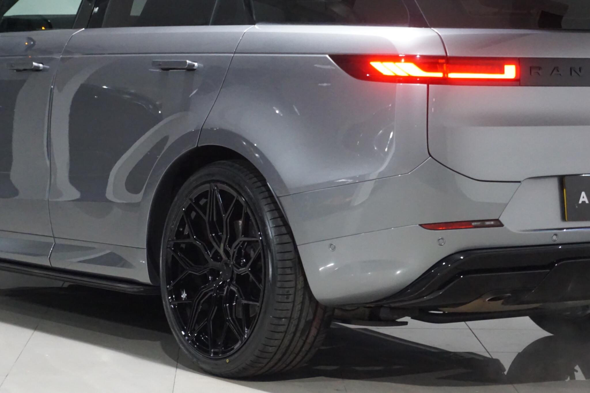 Land Rover Range Rover Sport 3.0 D300 MHEV Dynamic SE SUV 5dr Diesel Auto 4WD Euro 6 (s/s) (300 ps)